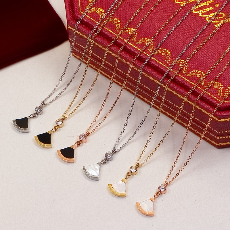 Replica Cartier dynamic little fan necklace popular clavicle chain