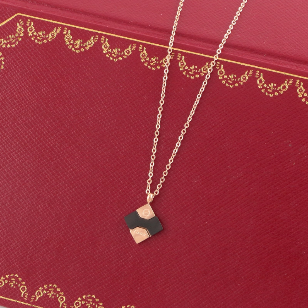 Replica Cartier Rhombus Black and White Shell Alphabet Necklace