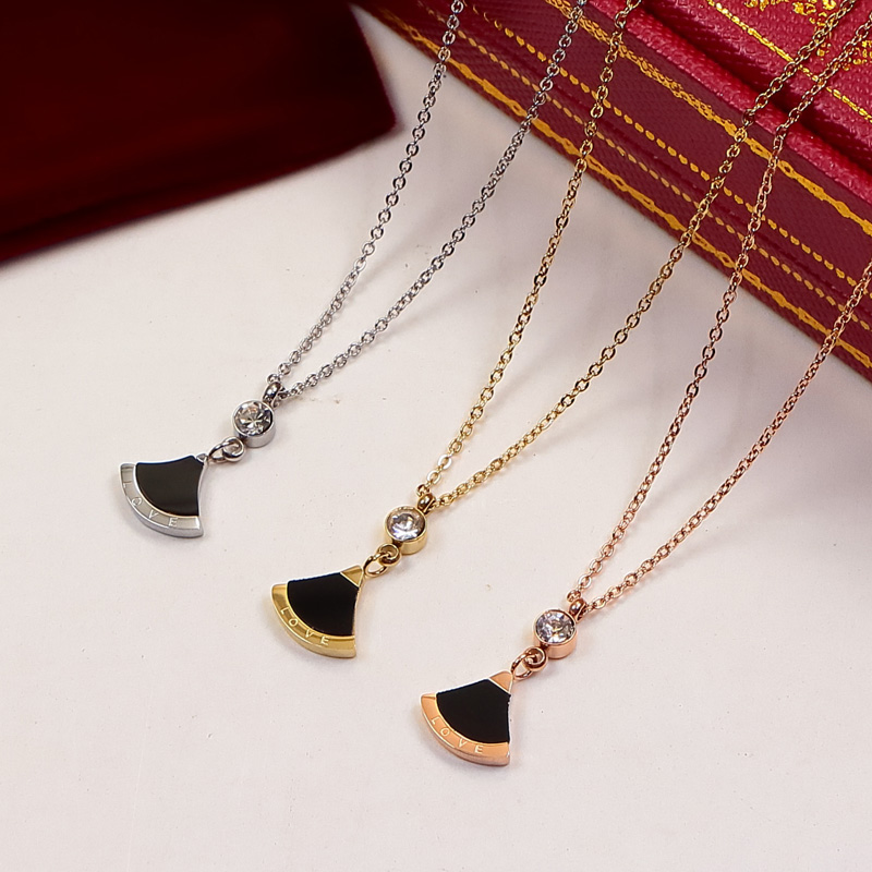 Replica Cartier dynamic little fan necklace popular clavicle chain