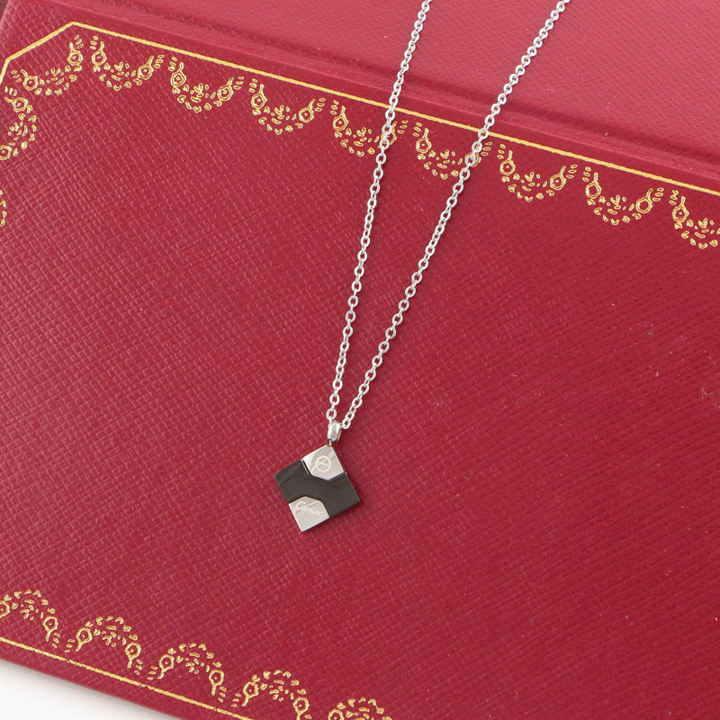 Replica Cartier Rhombus Black and White Shell Alphabet Necklace
