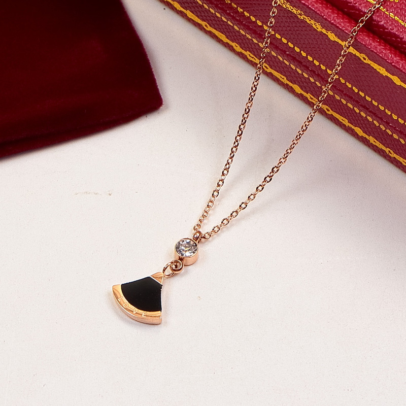 Replica Cartier dynamic little fan necklace popular clavicle chain