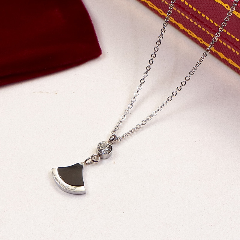 Replica Cartier dynamic little fan necklace popular clavicle chain