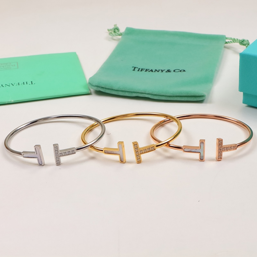 Replica Tiffany half-drilled half-white shell letter open bangle