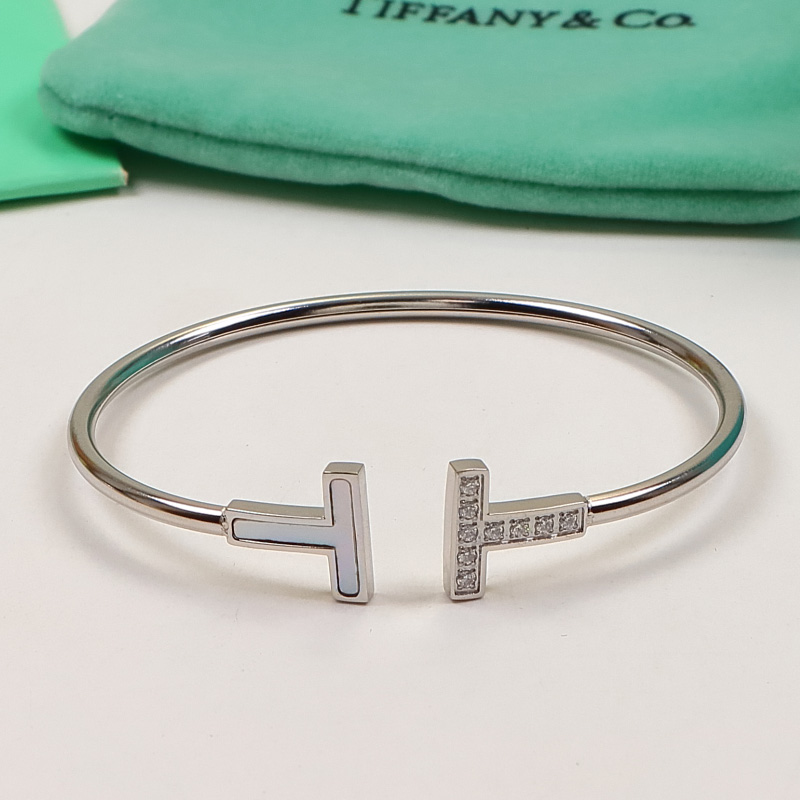 Replica Tiffany half-drilled half-white shell letter open bangle