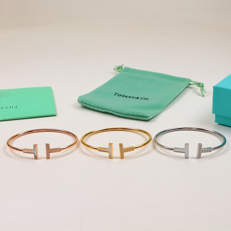 Replica Tiffany half-drilled half-white shell letter open bangle