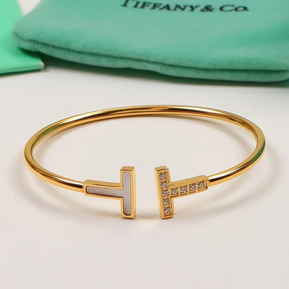 Replica Tiffany half-drilled half-white shell letter open bangle