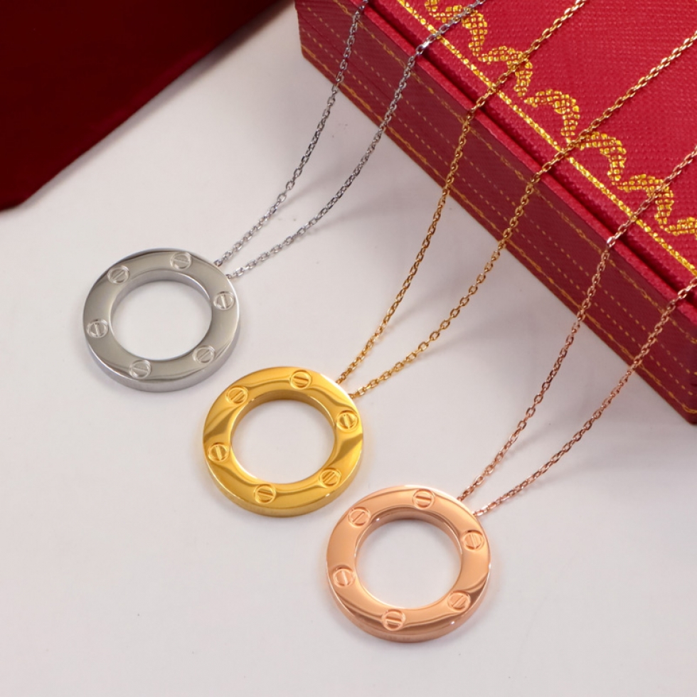 Replica Cartier new diamond-free letter large round cake pendant necklace