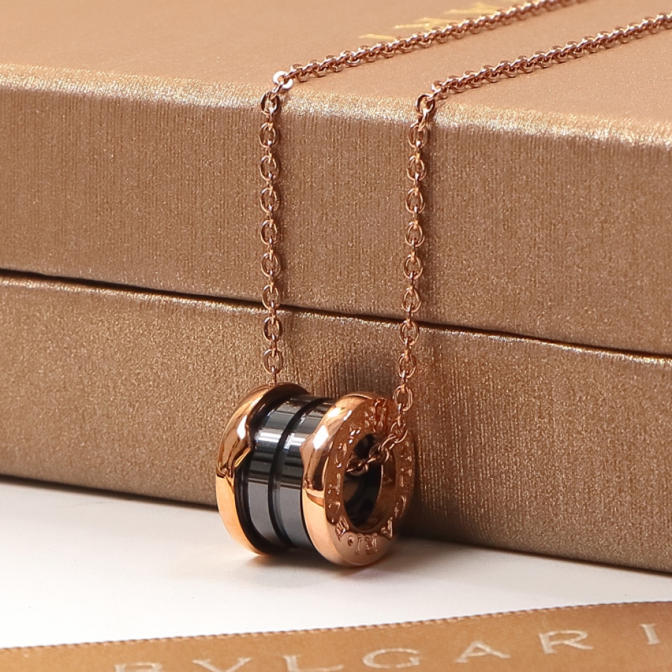Replica Bvlgari wide round wheel ceramic titanium steel necklace