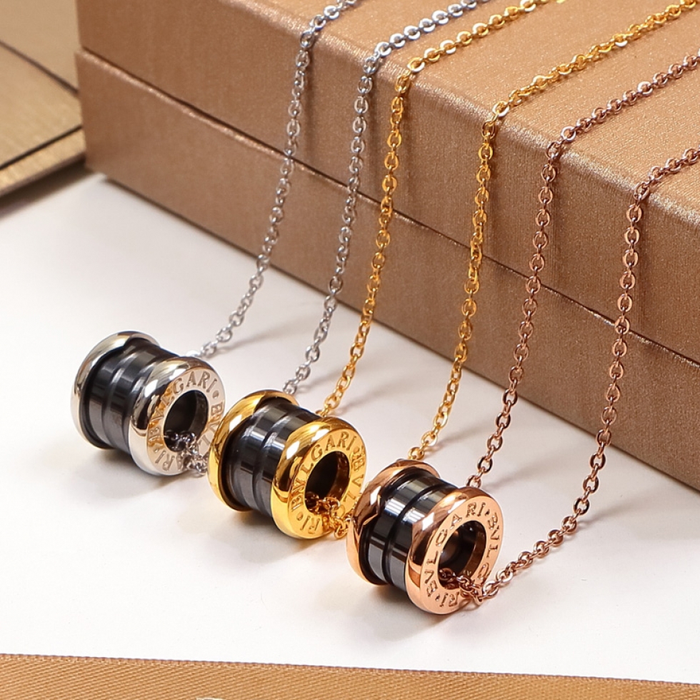 Replica Bvlgari wide round wheel ceramic titanium steel necklace