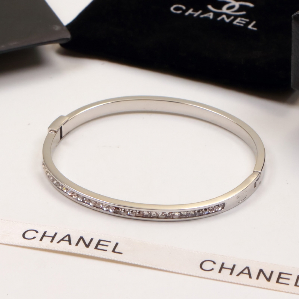 Replica Chanel alphabet single-row diamond bracelet