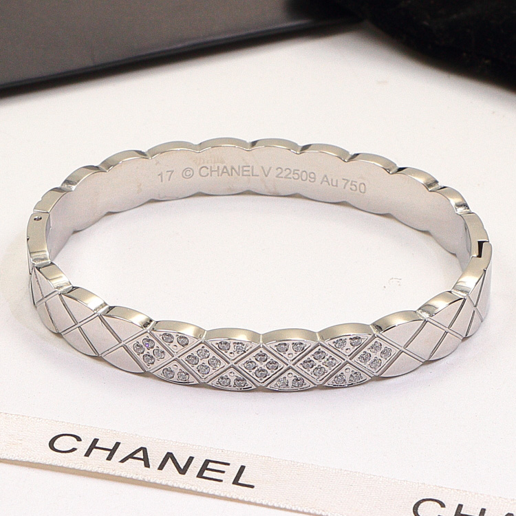 Replica Chanel diamond-set rhombus checkered bracelet
