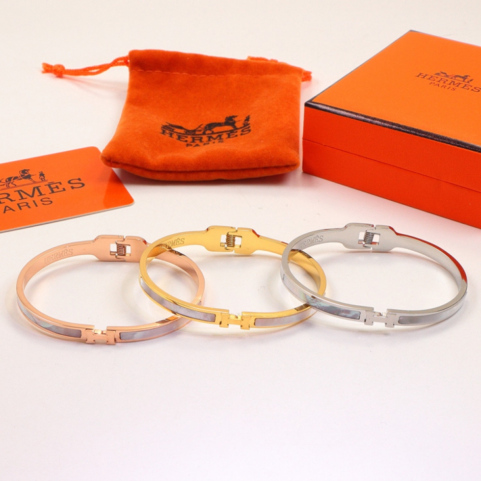Replica Hermes Kelly Bracelet with Shell-Shaped Buckle