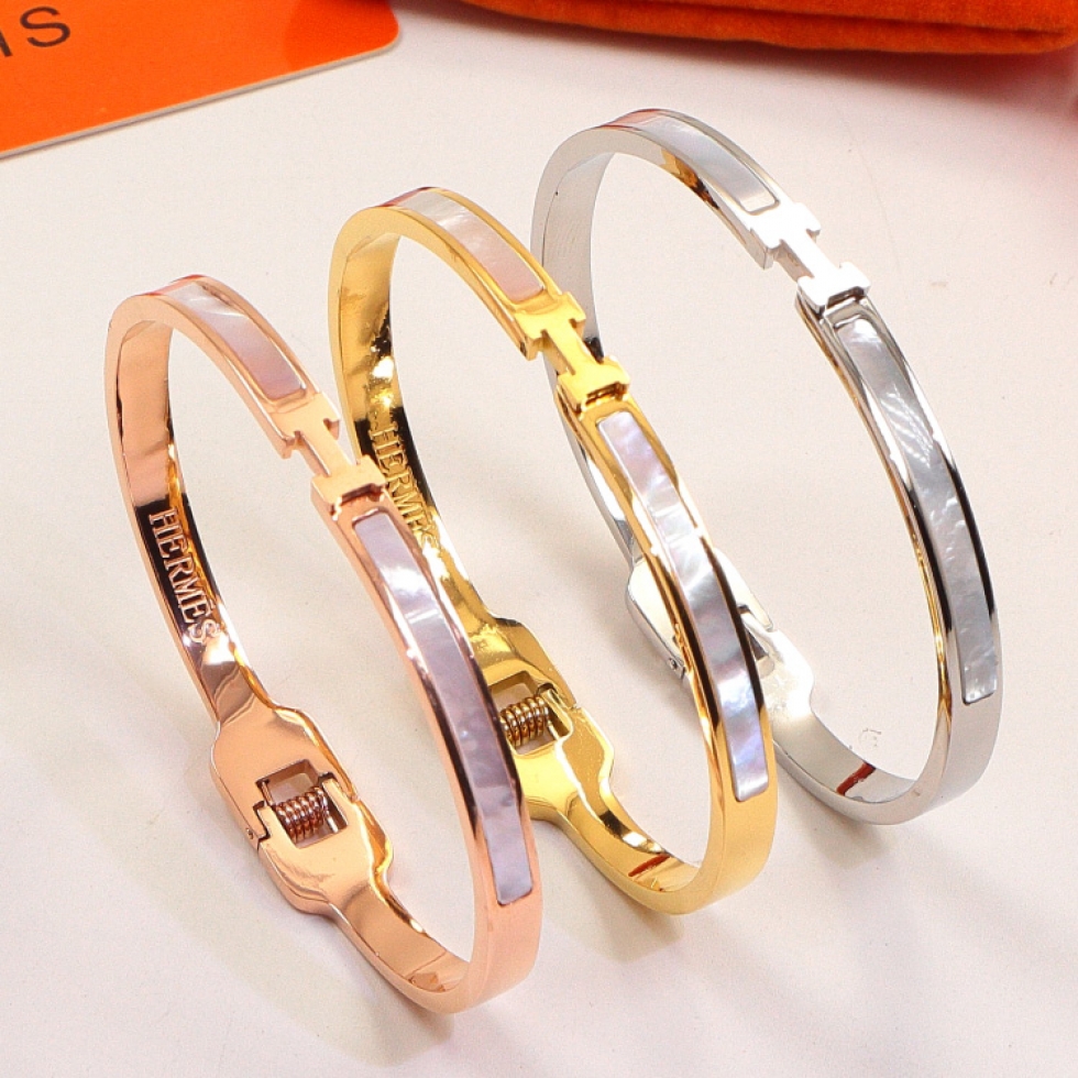 Replica Hermes Kelly Bracelet with Shell-Shaped Buckle