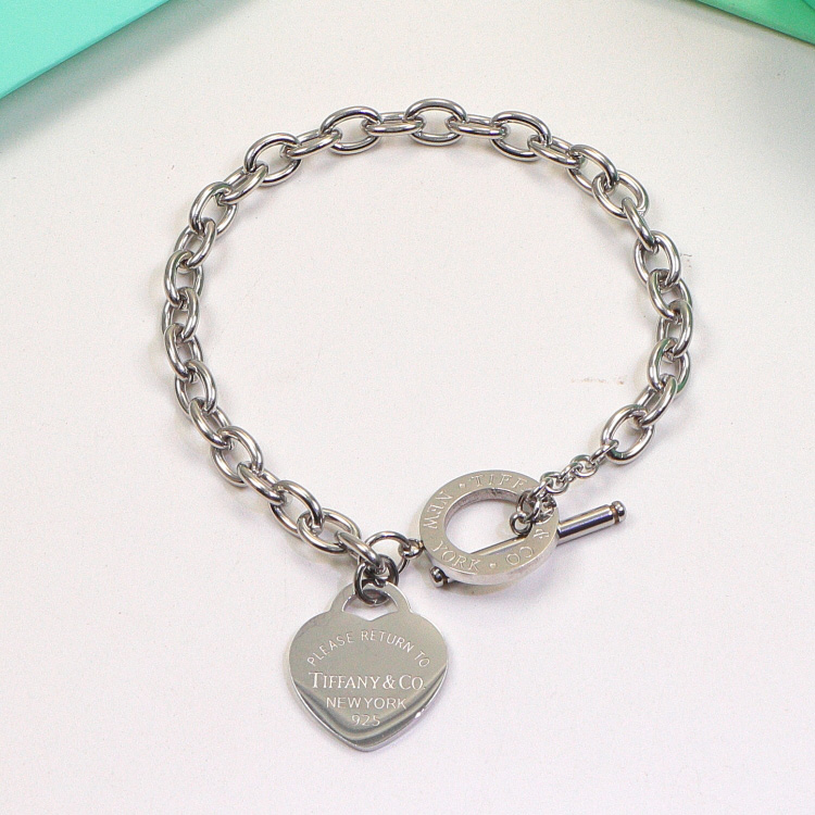 Replica Tiffany Love Heart Circle Pendant Bracelet