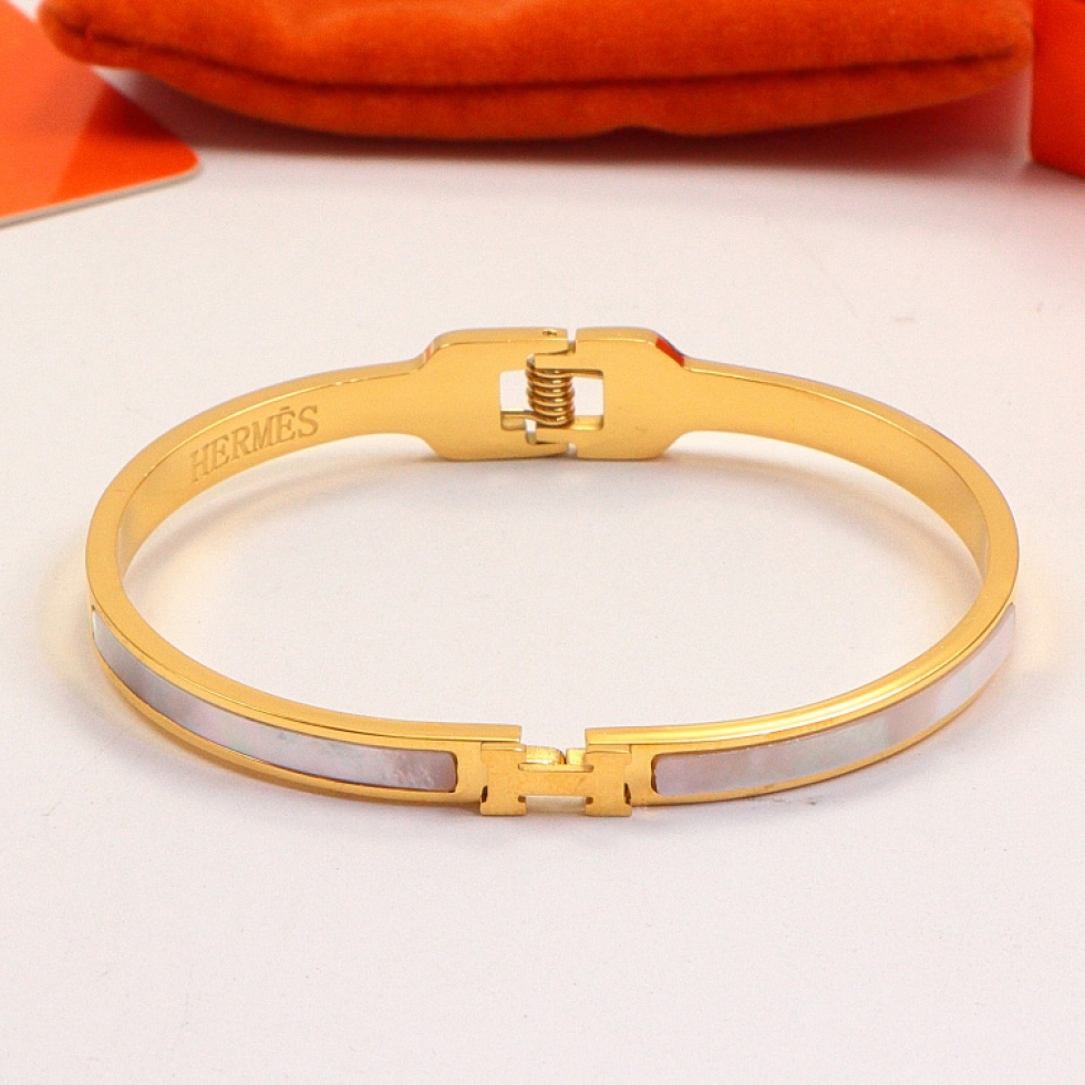 Replica Hermes Kelly Bracelet with Shell-Shaped Buckle