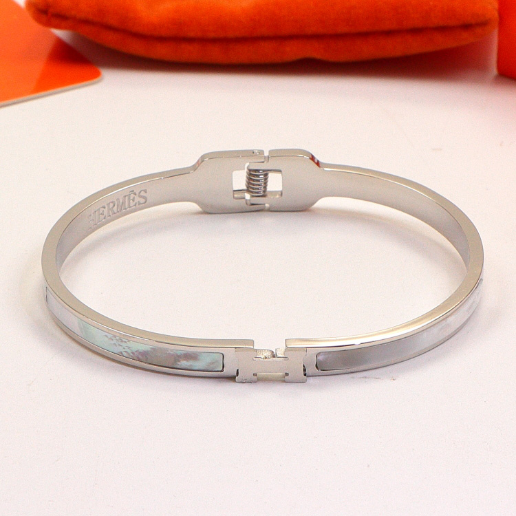 Replica Hermes Kelly Bracelet with Shell-Shaped Buckle