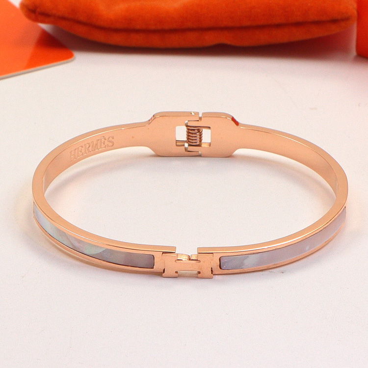 Replica Hermes Kelly Bracelet with Shell-Shaped Buckle