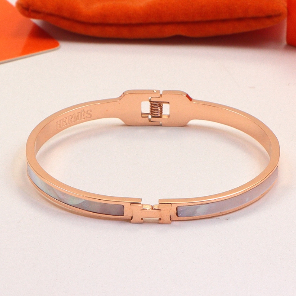 Replica Hermes Kelly Bracelet with Shell-Shaped Buckle