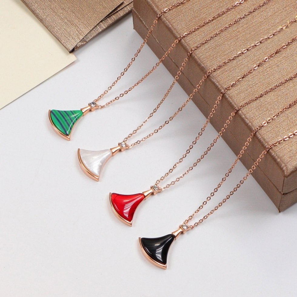 Replica Bvlgari Shell Fan Pendant Necklace