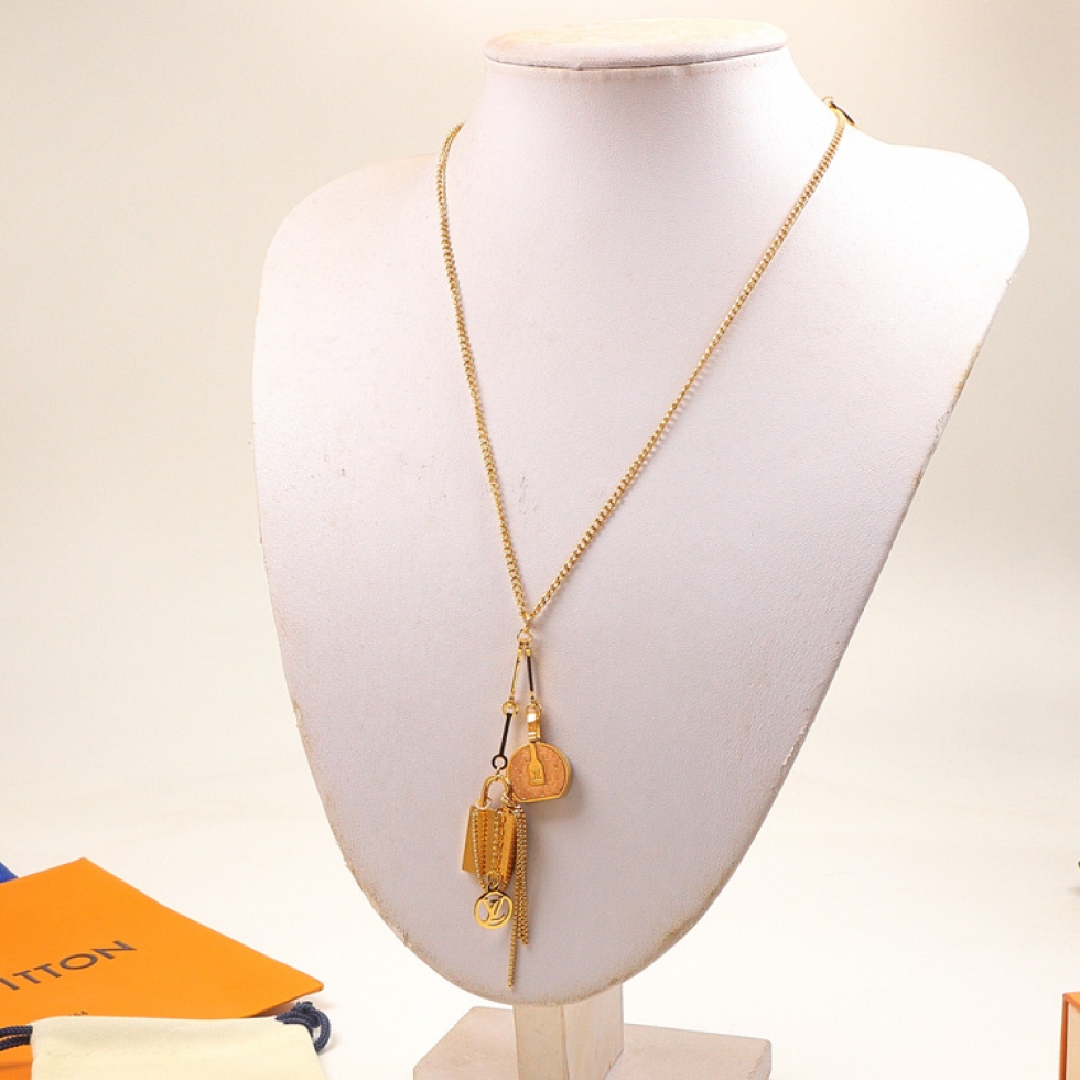 Replica LV lock round cake bag pendant necklace
