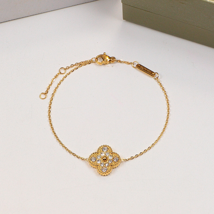 Replica Van Cleef & Arpels Full Diamond Four-Leaf Clover Single Flower Bracelet