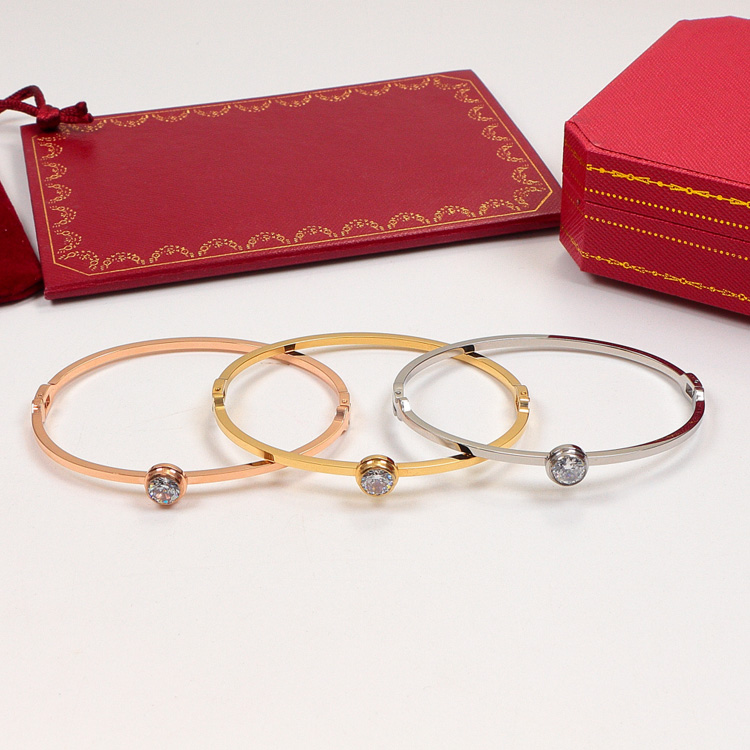 Replica Single diamond three-dimensional bracelet 18K