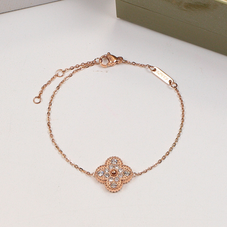 Replica Van Cleef & Arpels Full Diamond Four-Leaf Clover Single Flower Bracelet