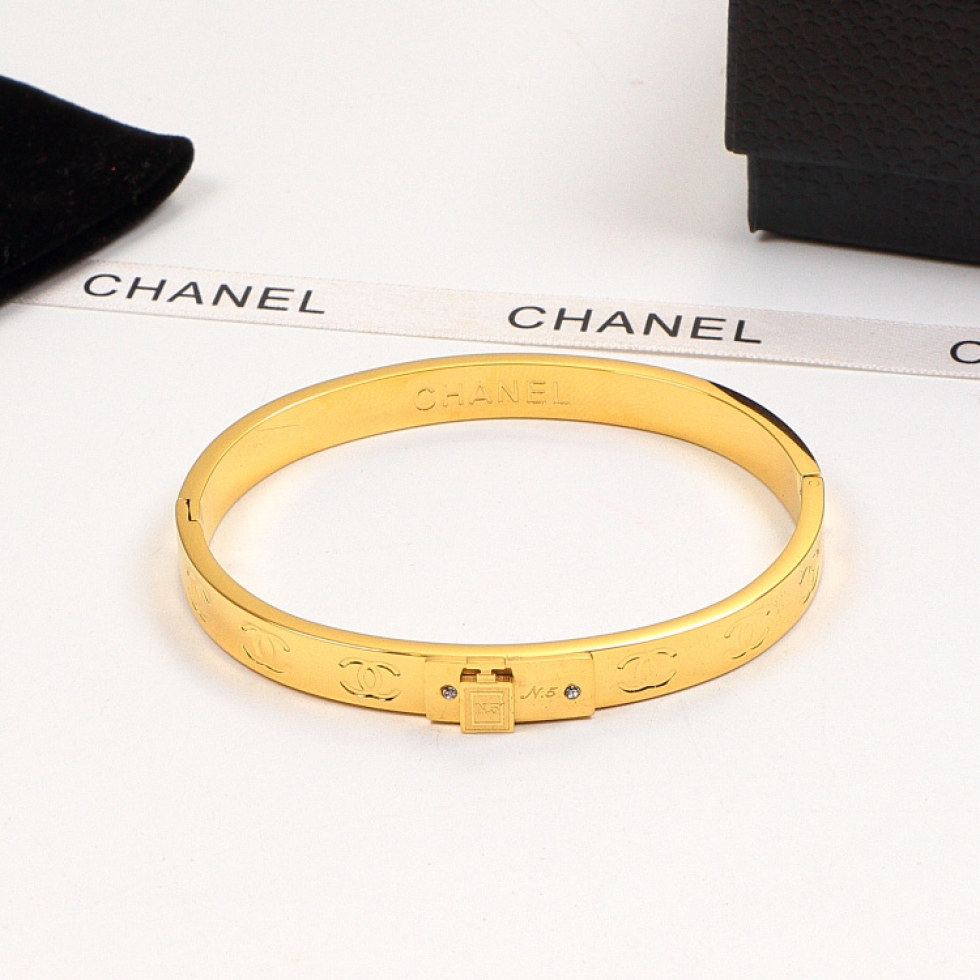 Replica Chanel 3D Perfume Bottle Diamond-Studded Bracelet