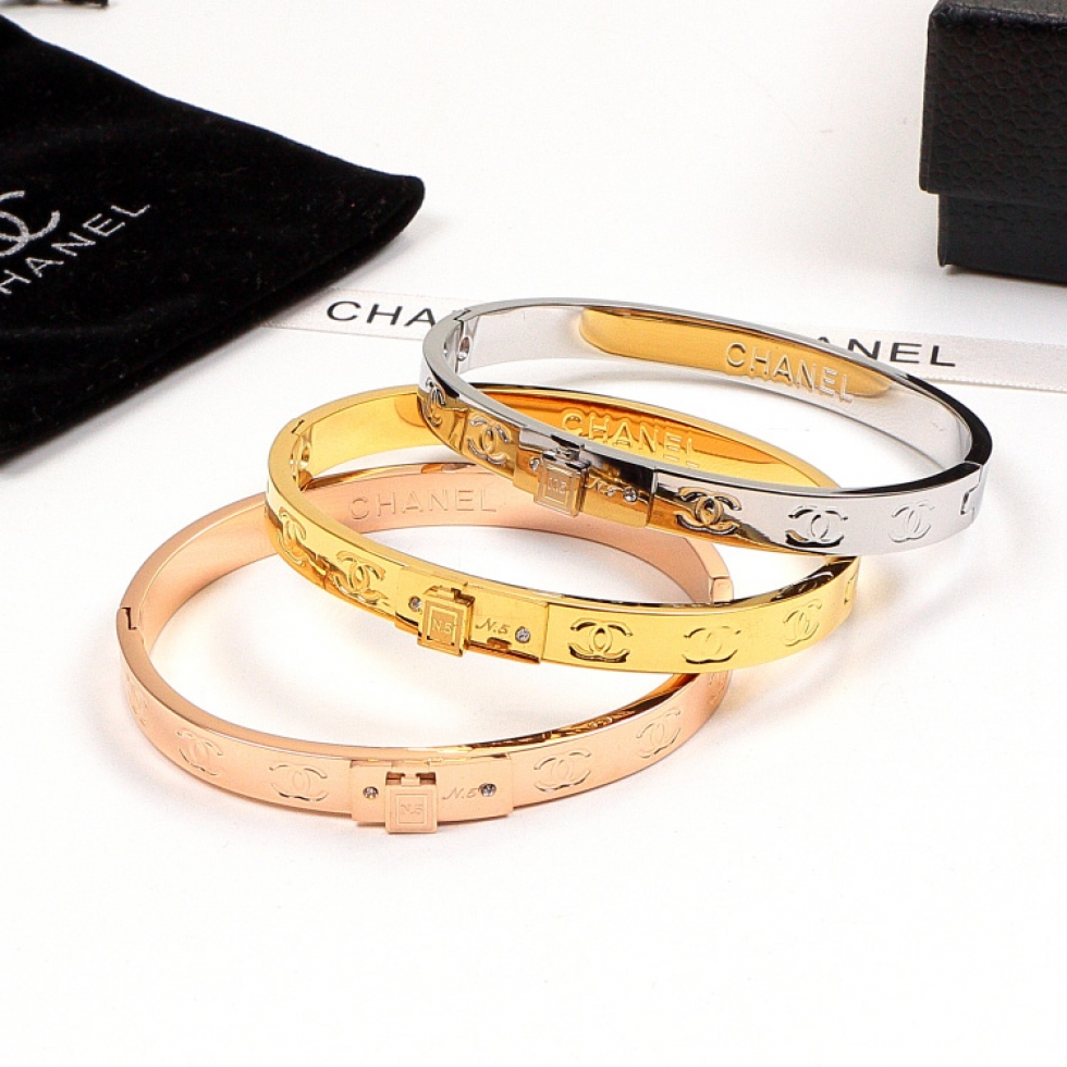 Replica Chanel 3D Perfume Bottle Diamond-Studded Bracelet