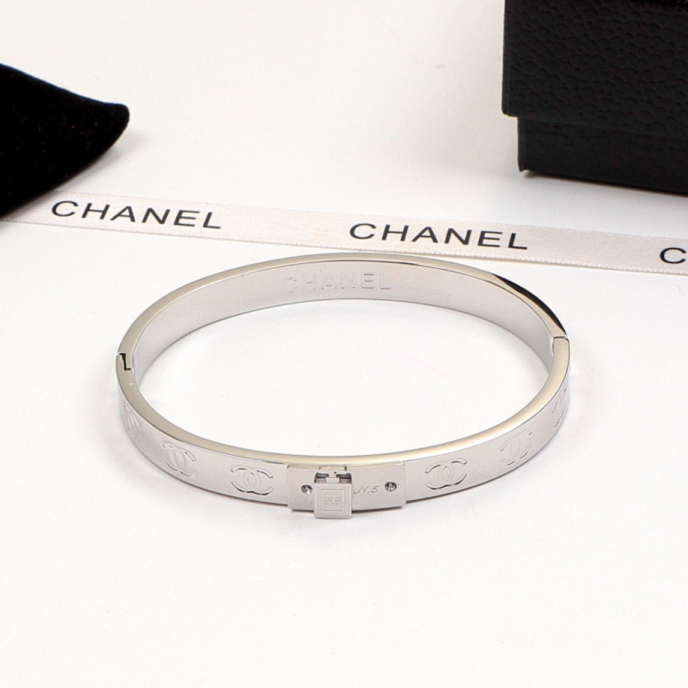 Replica Chanel 3D Perfume Bottle Diamond-Studded Bracelet