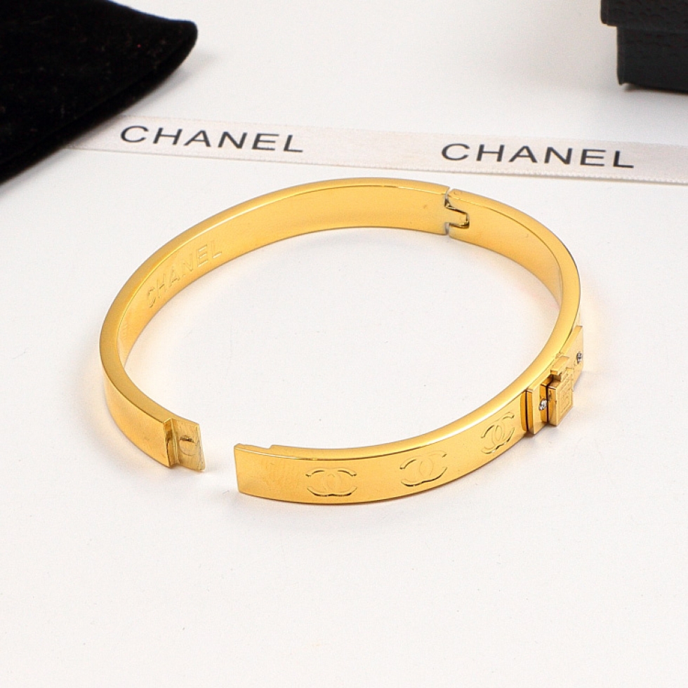 Replica Chanel 3D Perfume Bottle Diamond-Studded Bracelet