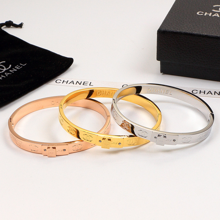 Replica Chanel 3D Perfume Bottle Diamond-Studded Bracelet