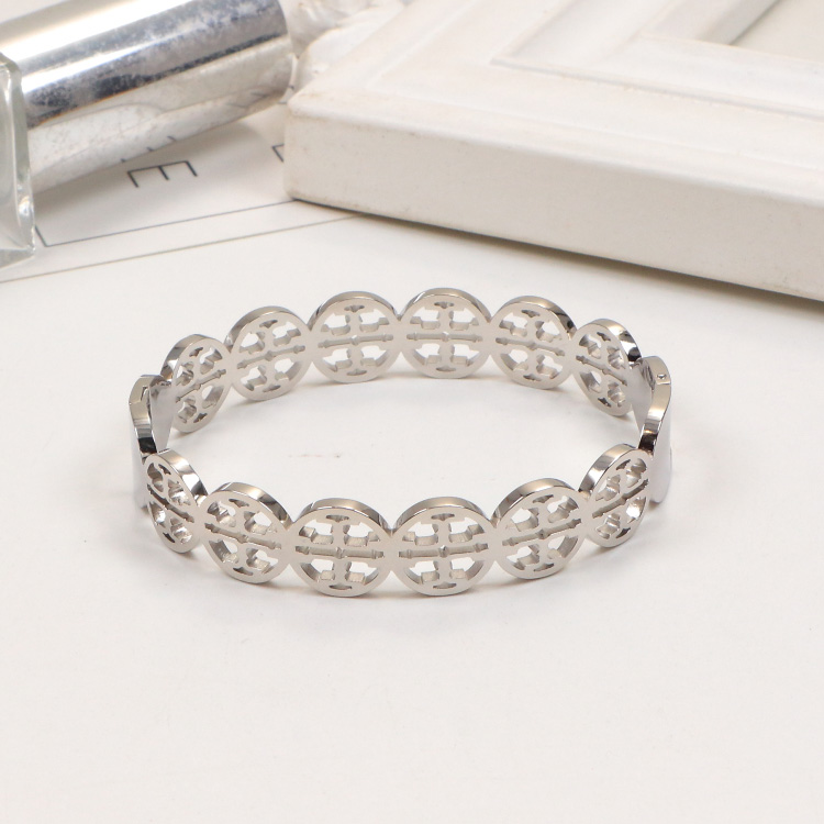 Replica Tory Burch three-dimensional hollow bracelet