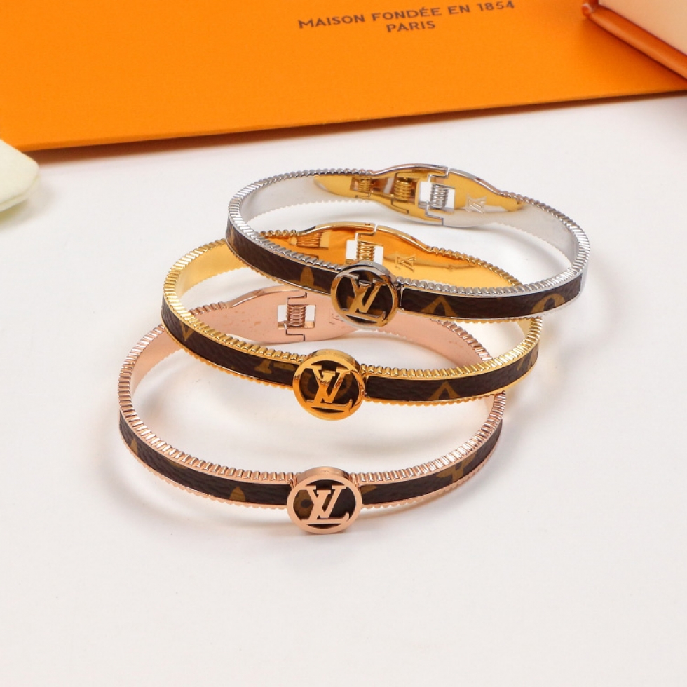 Replica LV serrated letter 3D leather bracelet