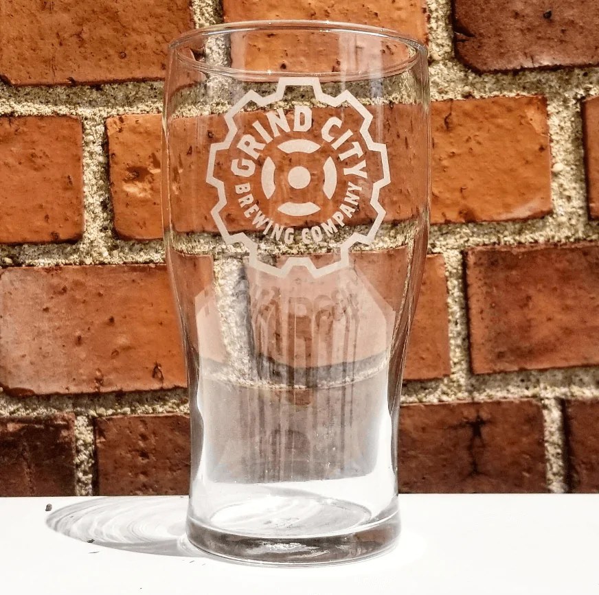 Engraved Beer Pub Glass �C 20 oz �C Item 244/c