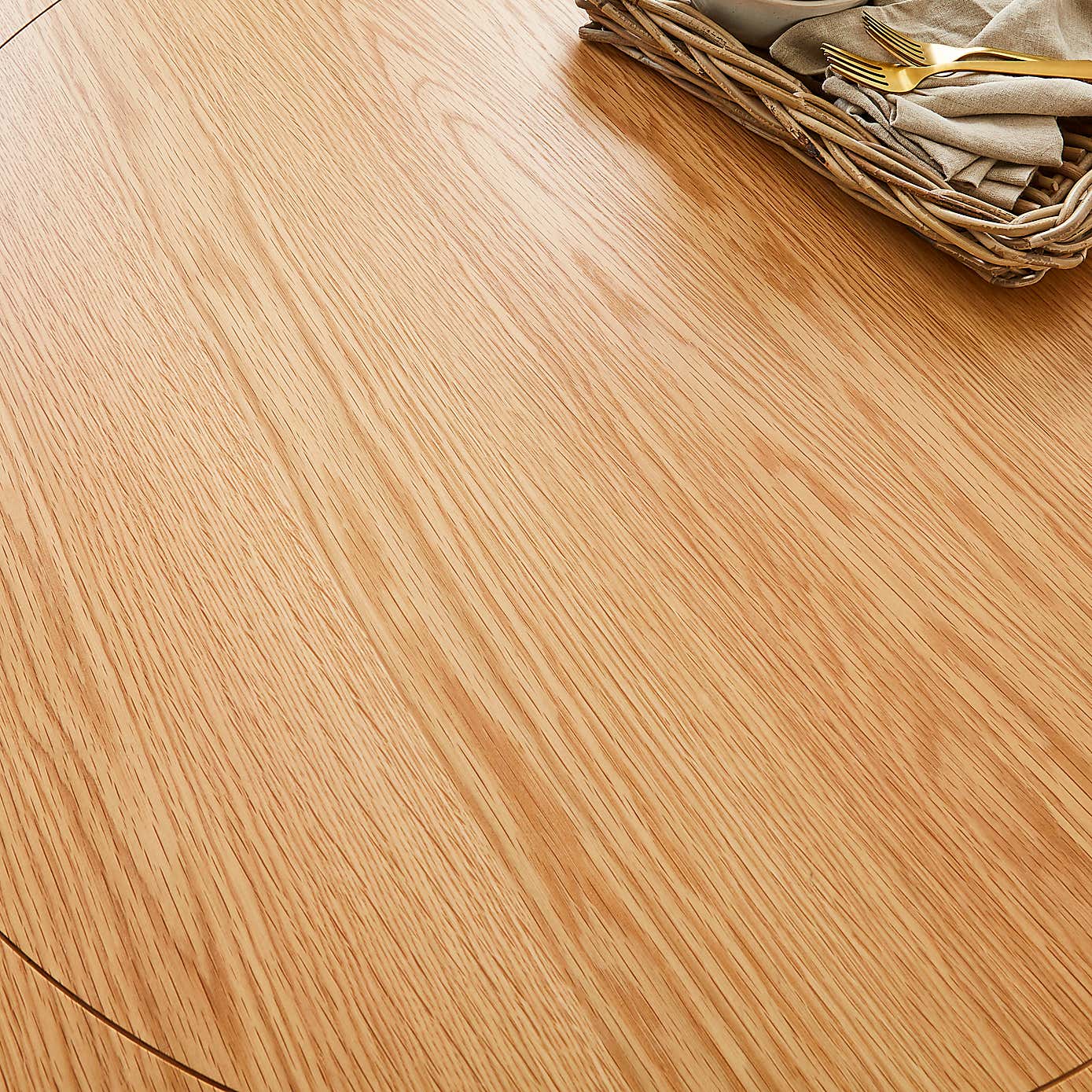 Xavi Dining Table