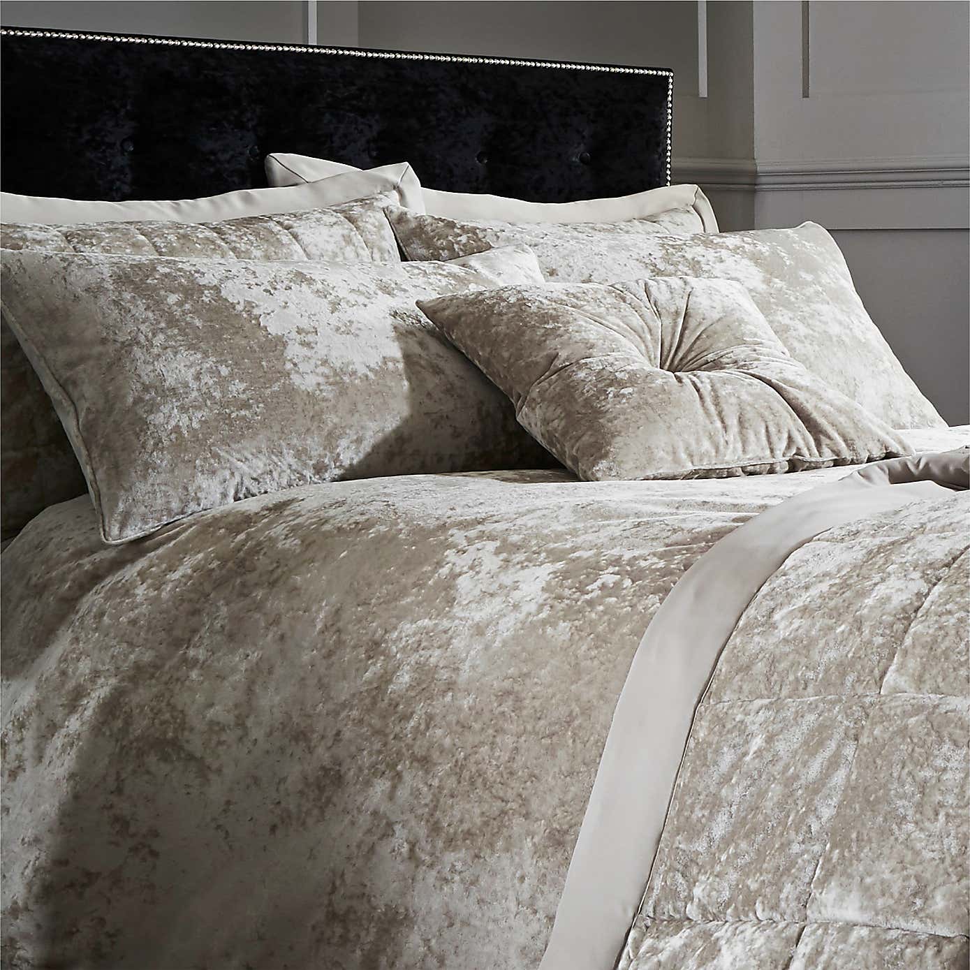 Catherine Lansfield Crushed Velvet Cushion