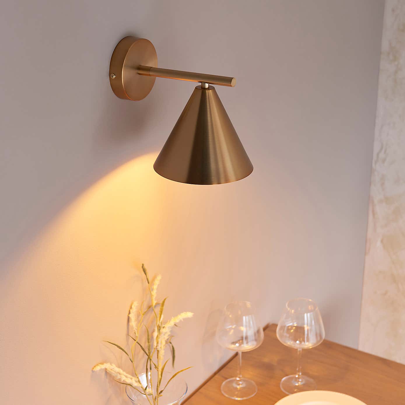 Vogue Catco Industrial Wall Light