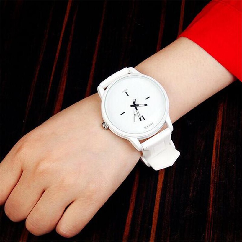European And American Simple Black And White Korean Couple Big Dial