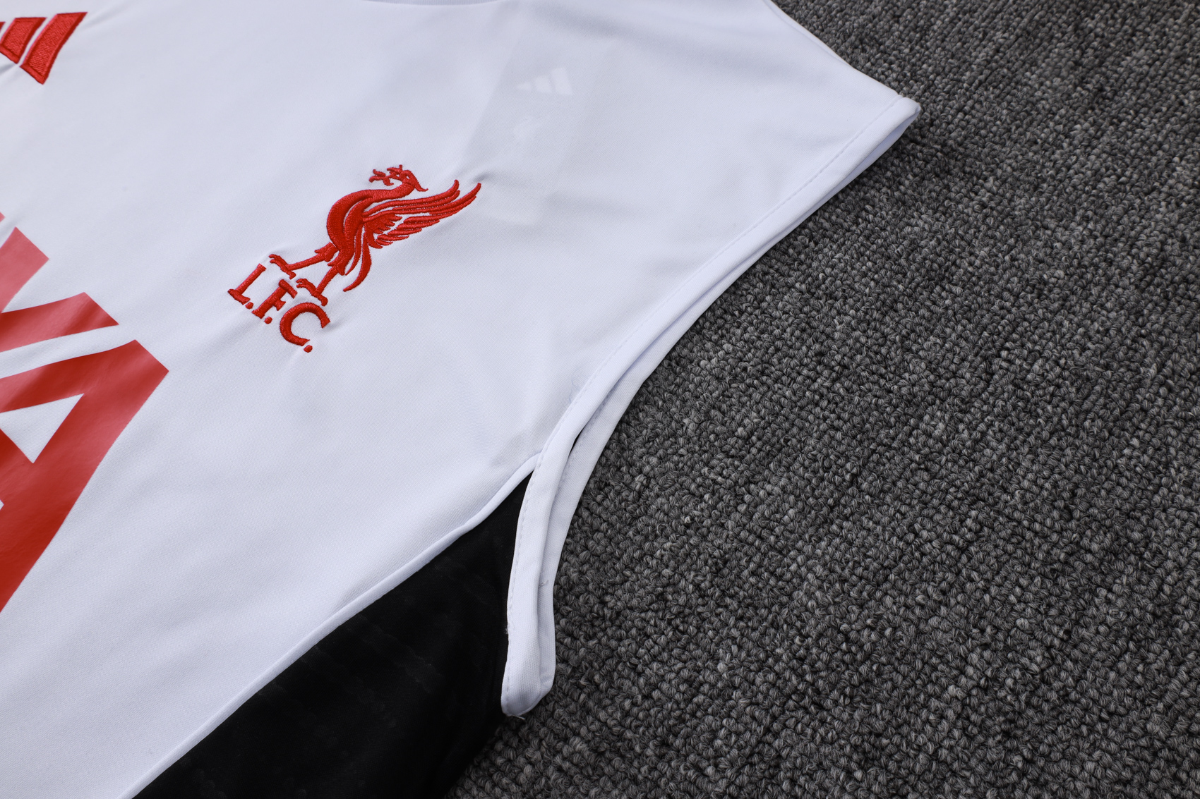 Liverpool Sleeveless Training Kit White 2025/26