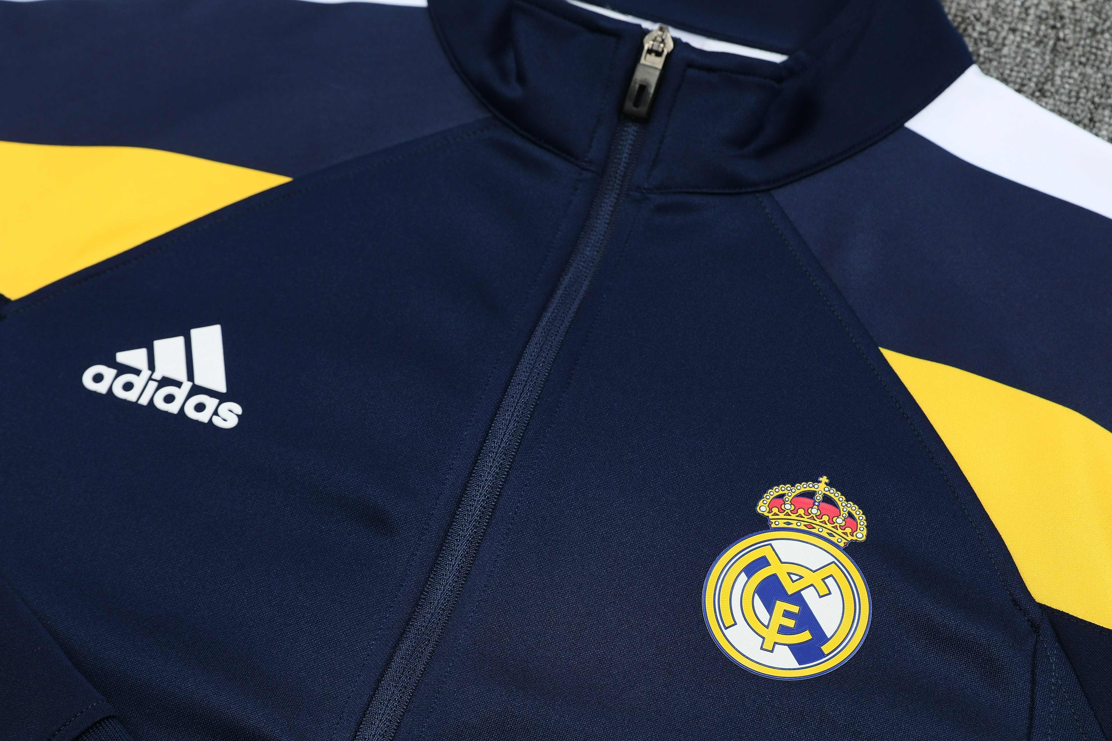Real Madrid Retro Training Kit (Jacket+Pants) 2025/26