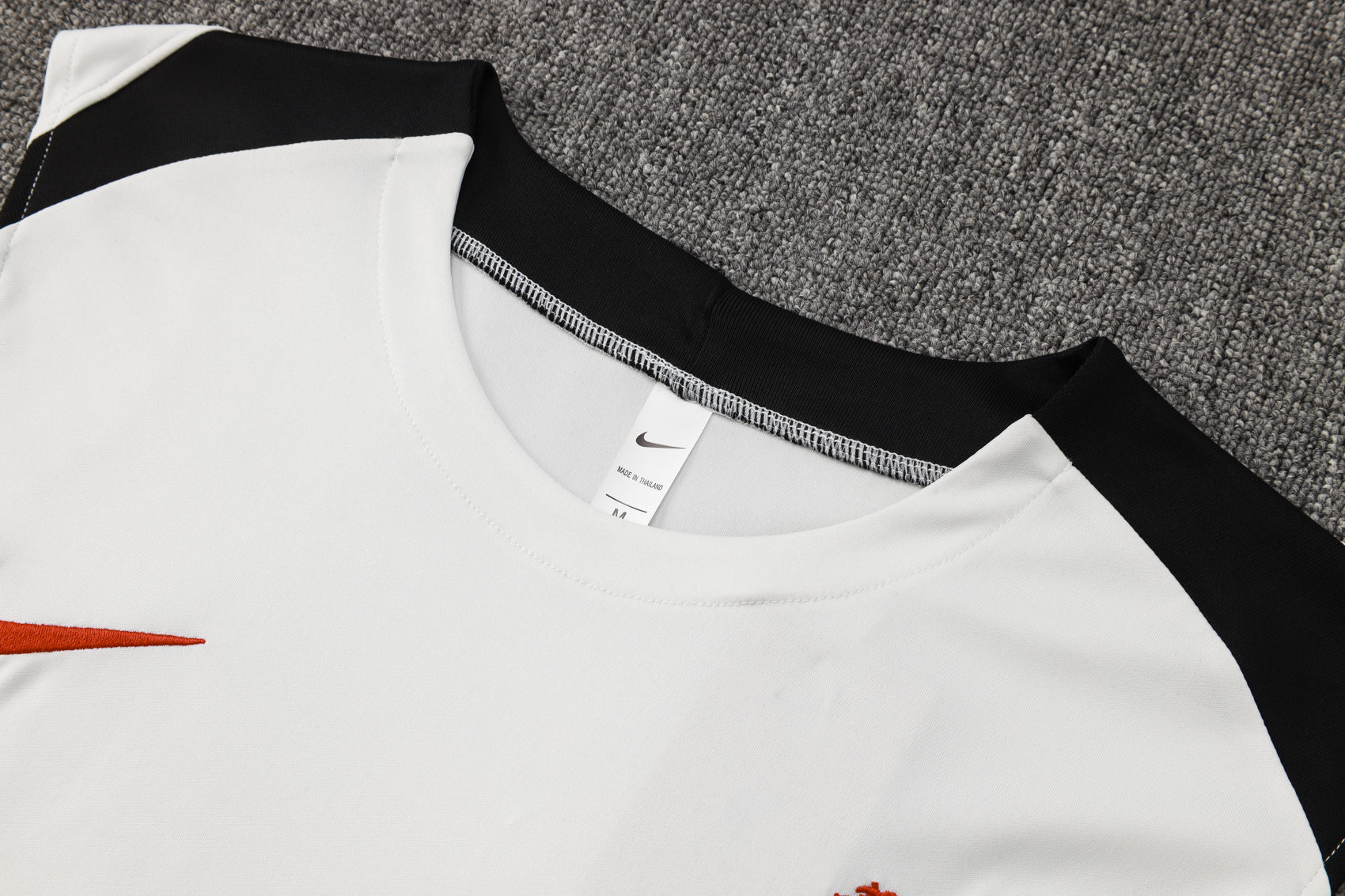 Liverpool Sleeveless Training Kit White 2025/26