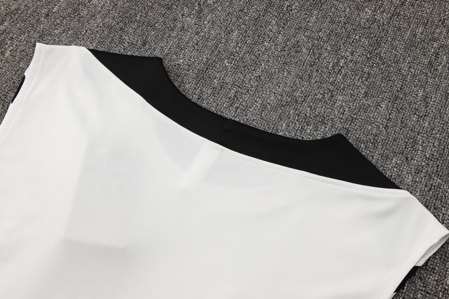 Liverpool Sleeveless Training Kit White 2025/26