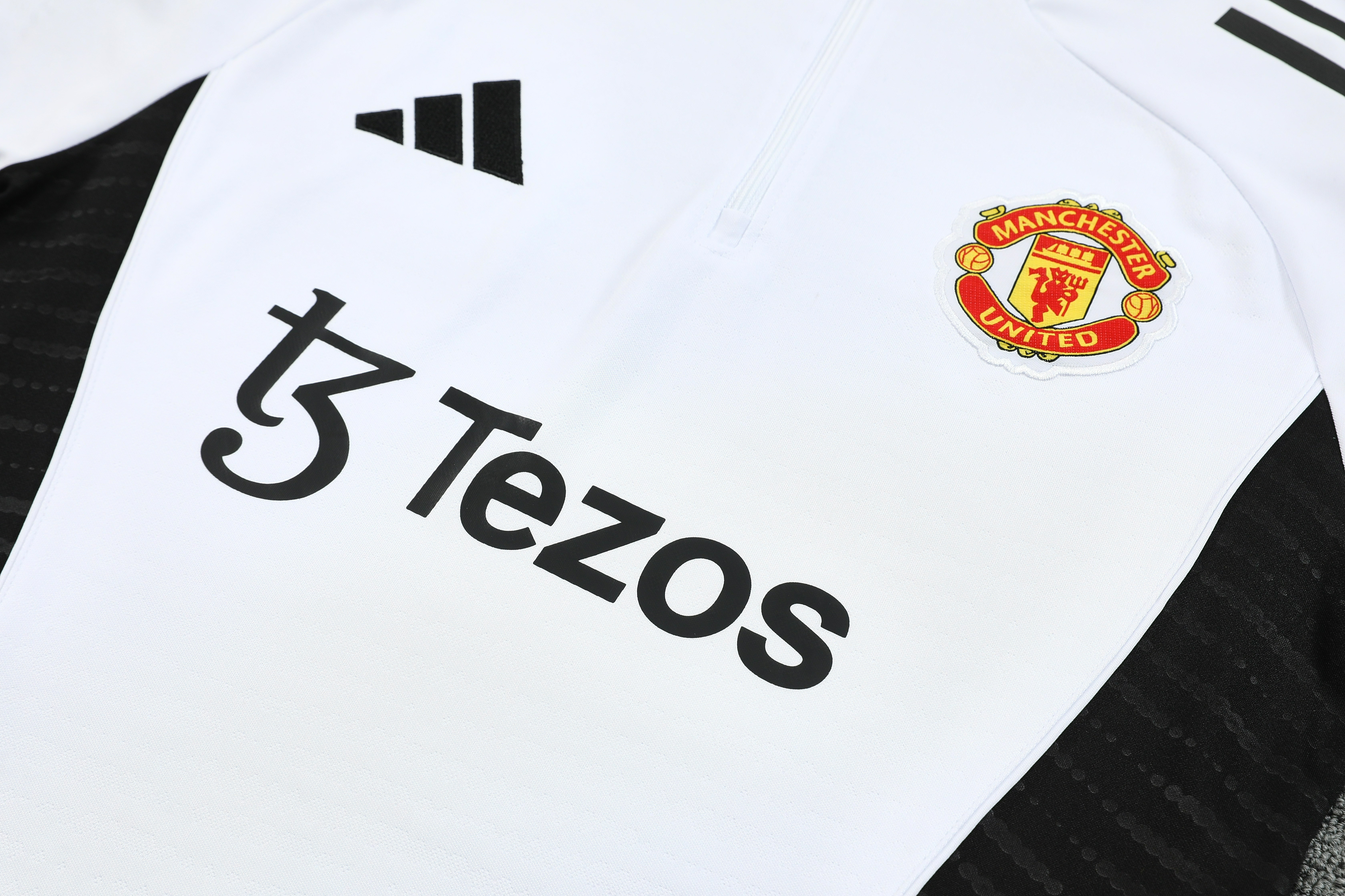 Manchester United Authentic Training Kit (Sweatshirt+Pants) White 2025/26 - Player Version