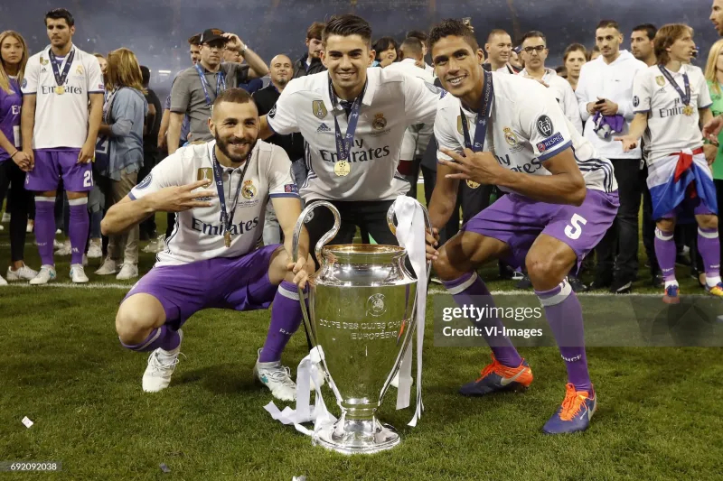 Real Madrid Authentic Retro Jersey Home Long Sleeve Soccer Shirt 2016/17