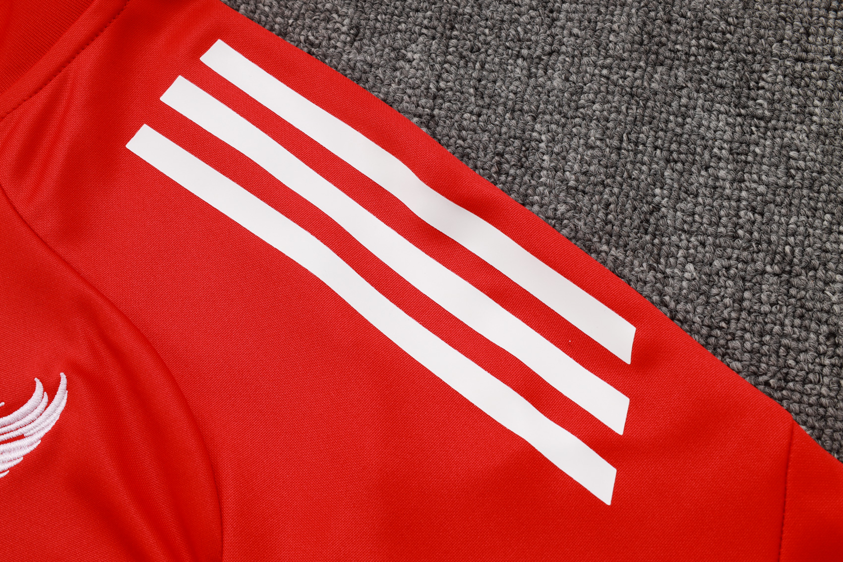 Liverpool Training Kit (Sweatshirt+Pants) Red 2025/26