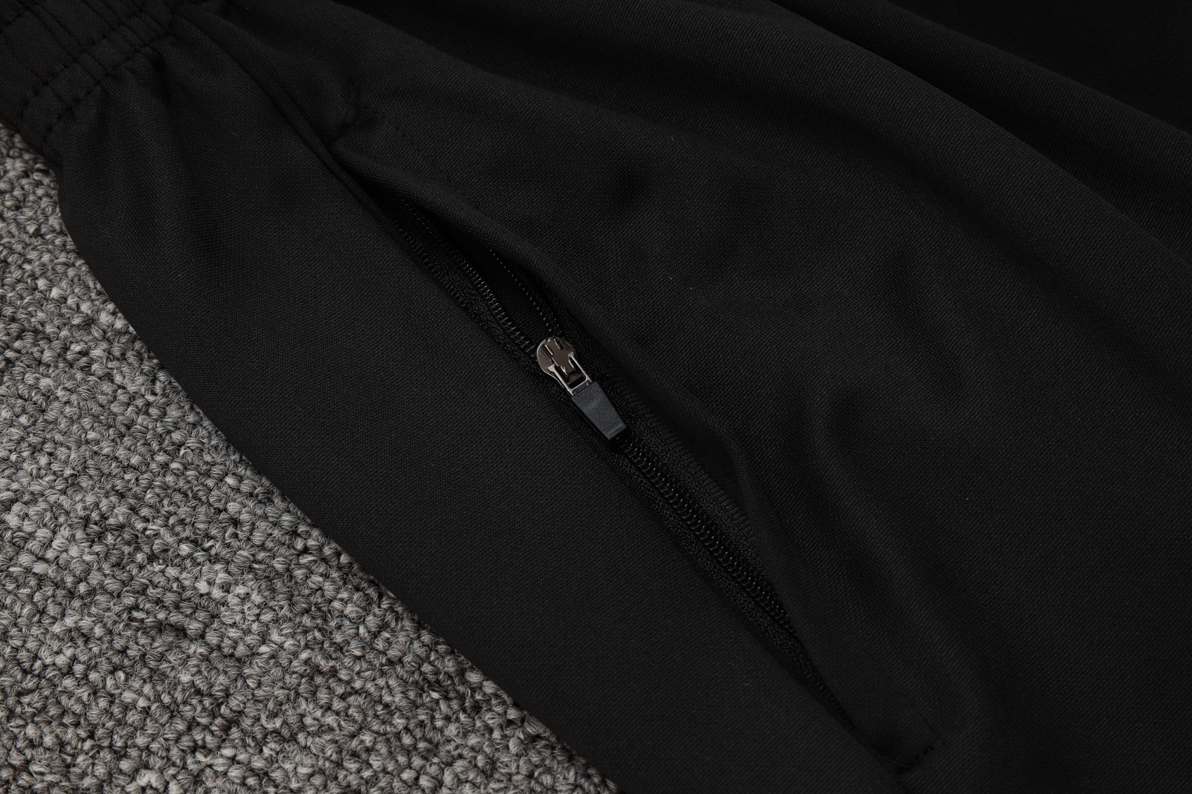 Liverpool Training Kit (Sweatshirt+Pants) Red 2025/26