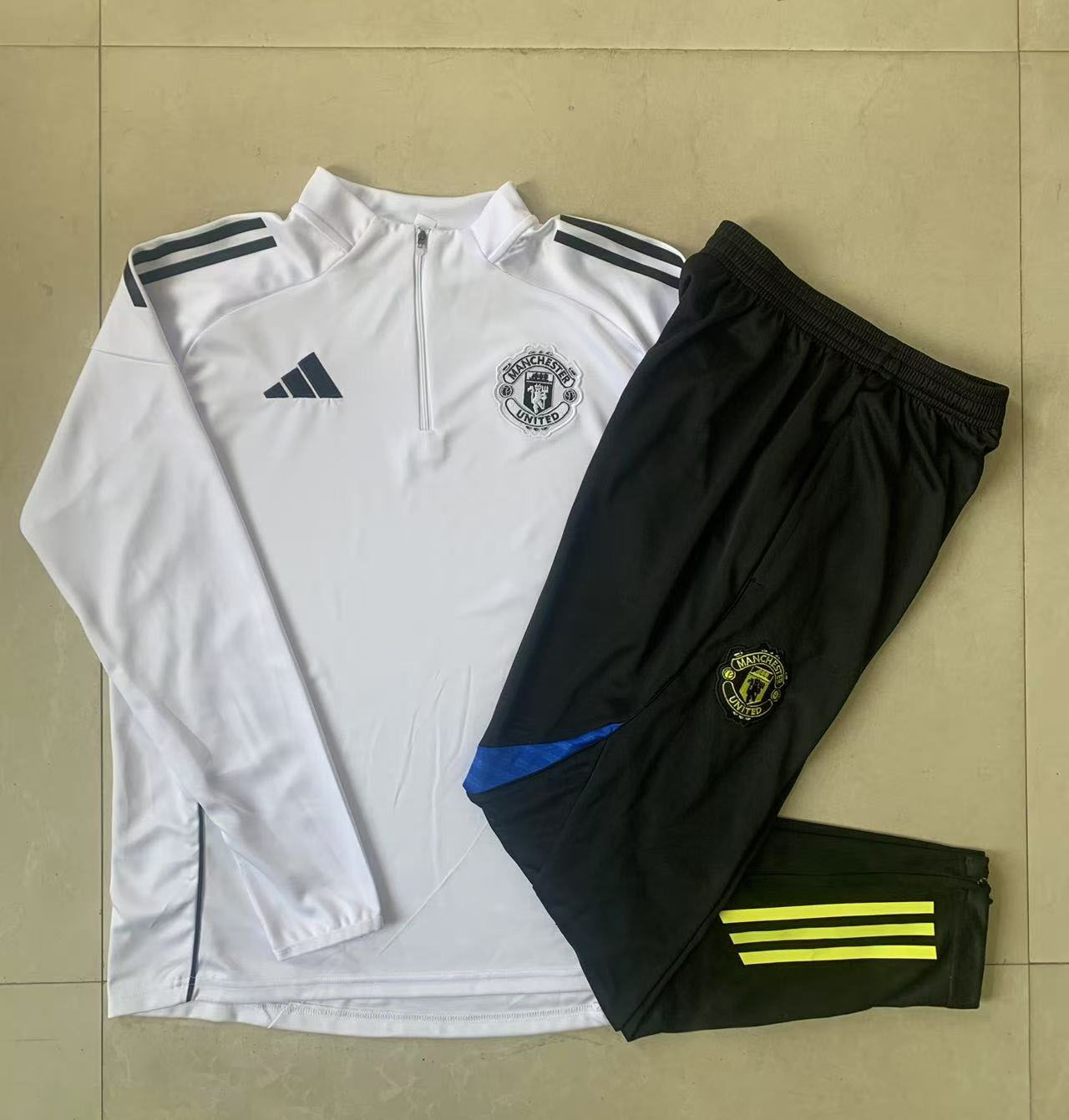 Kids Manchester United Training Kit (Sweatshirt+Pants) White 2025/26