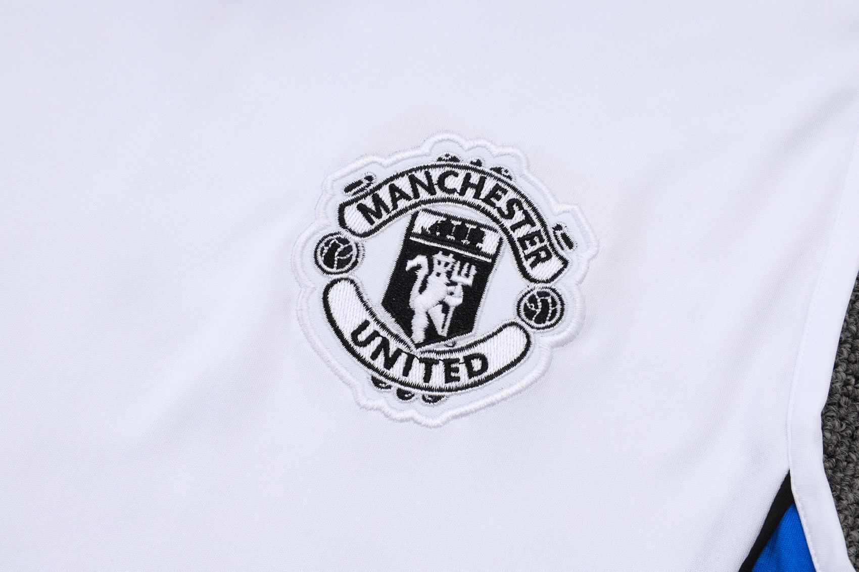 Manchester United Sleeveless Training Kit White 2025/26