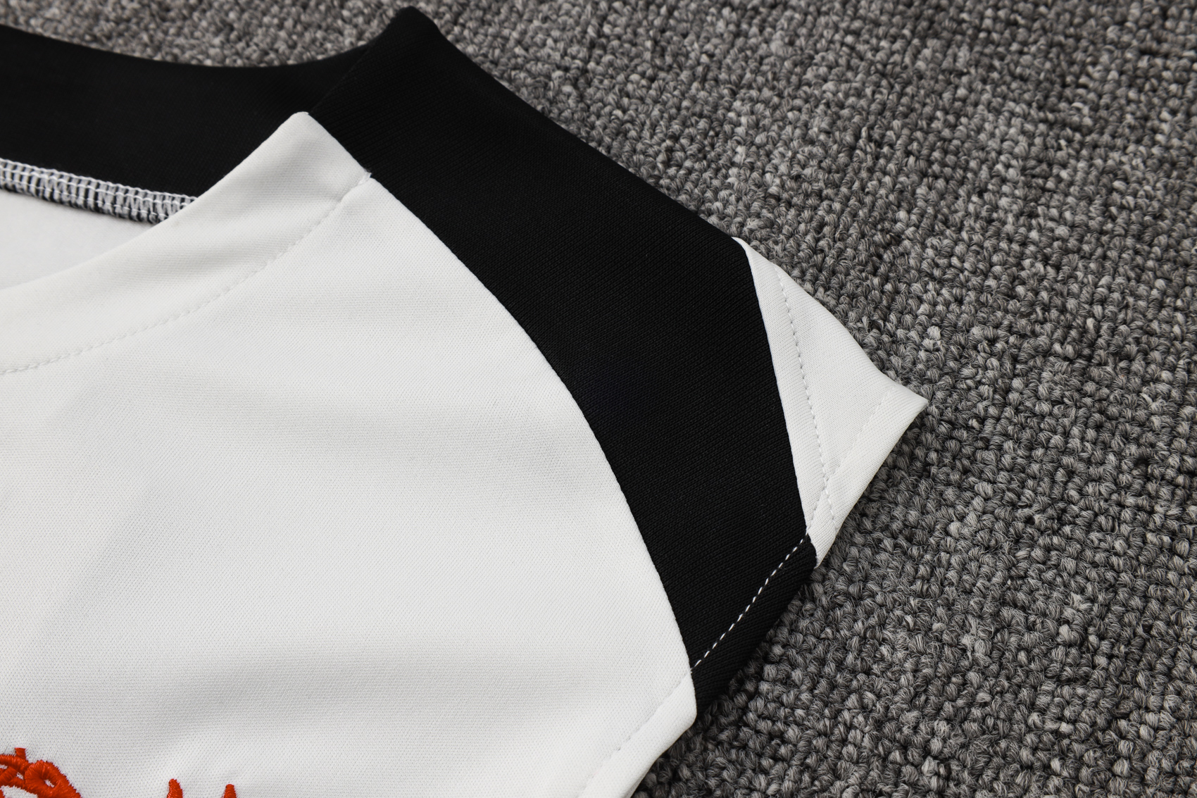 Liverpool Sleeveless Training Kit White 2025/26